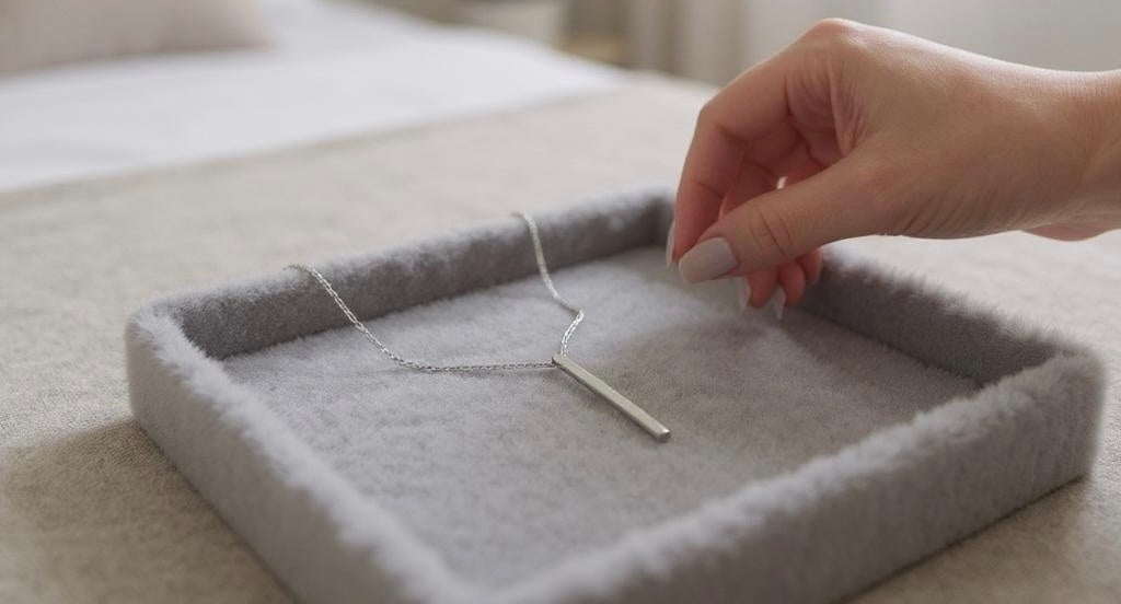 LINEARITY NECKLACE